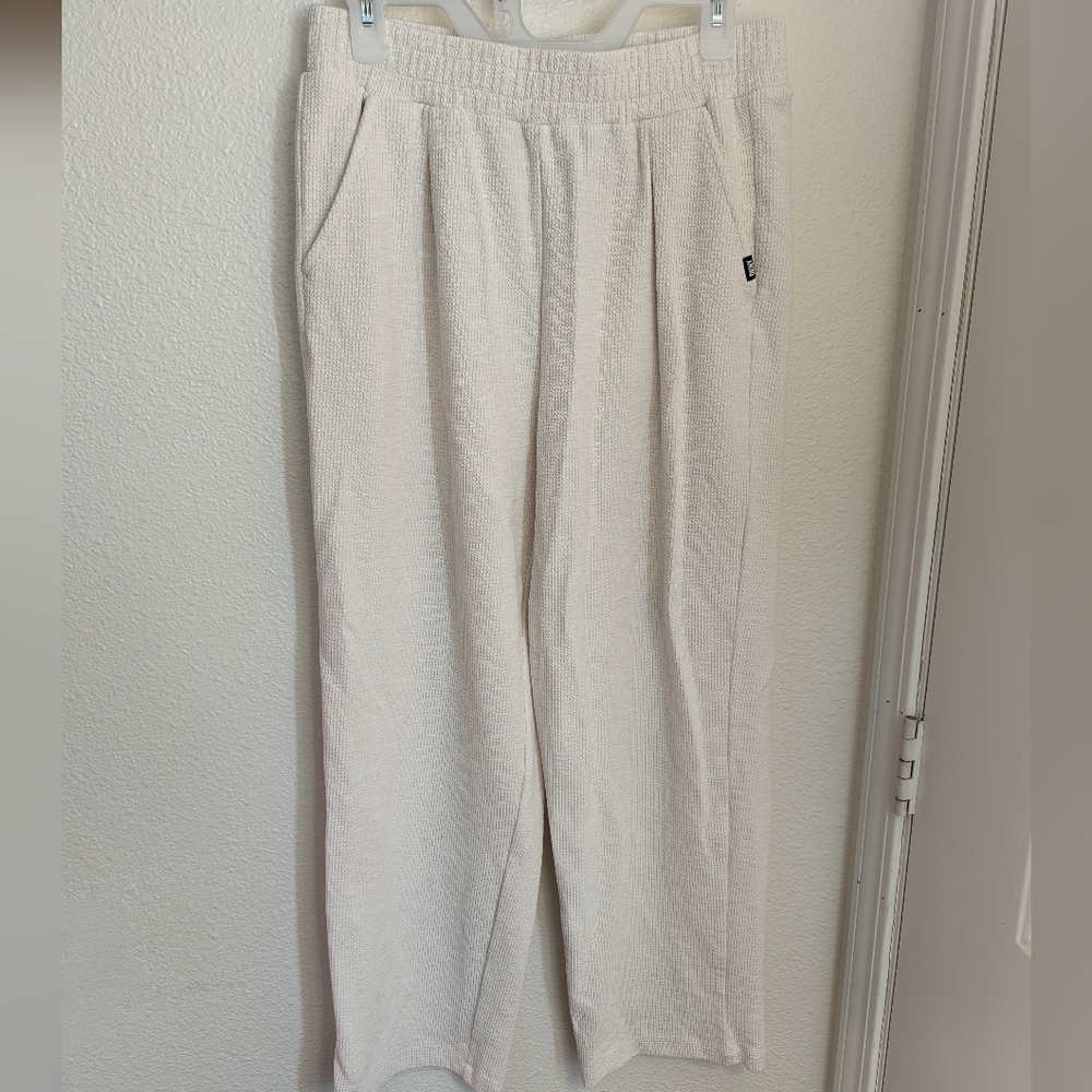 Medium Wide Legged Sweatpant